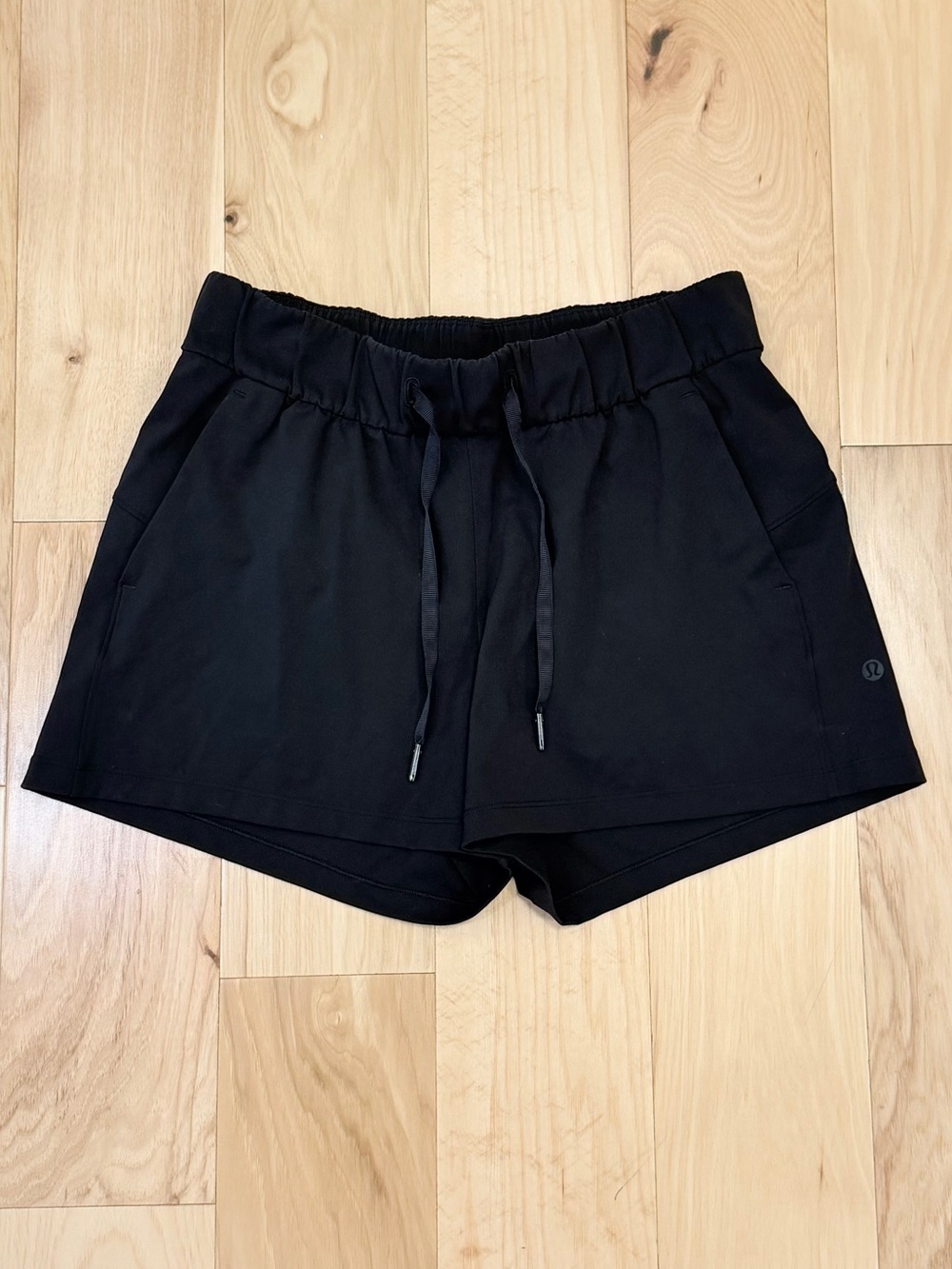 LIKE NEW Lululemon On The Fly Short *2.5"